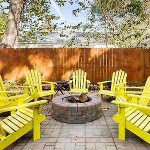 Vibrant, Colorful Building With Backyard Firepit And Games Apartment Savannah